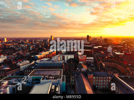 Leicester tetti e il suo maestoso tramonto Foto Stock