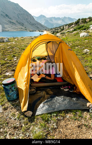 CA03392-00...CALIFORNIA - Campeggio vicino al lago di Marjorie lungo il John Muir Trail nel Kings Canyon National Park. (MR# S1) Foto Stock