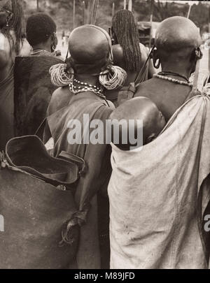 1940 East Africa Kenya tribù Masai guerrieri Foto Stock