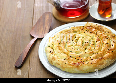 Laminati in casa borek, spinaci e formaggio feta, cucina turca Foto Stock