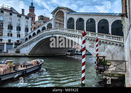 Rialtobrücke am Canale Grande in Venedig Foto Stock