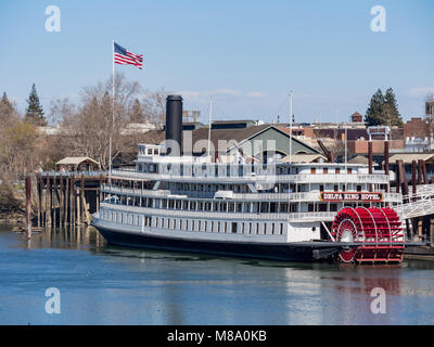 Sacramento, Feb 22: Pomeriggio vista del famoso Delta King con il fiume Sacramento il Feb 22, 2018 a Sacramento, California Foto Stock