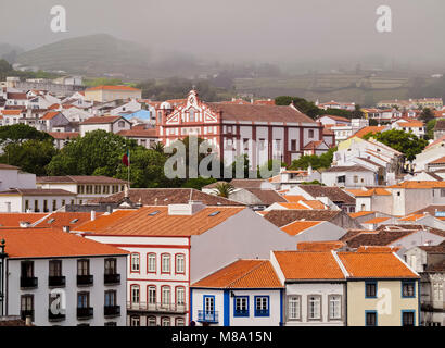 Vista verso il Convento di Sao Francisco, Angra do Heroismo, isola Terceira, Azzorre, Portogallo Foto Stock
