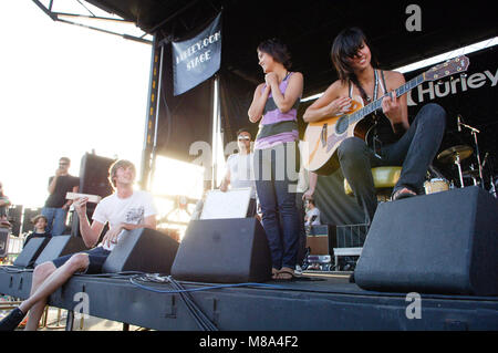 Meg & Dia esegue sul palco durante il Vans warped tour 2007. Foto Stock