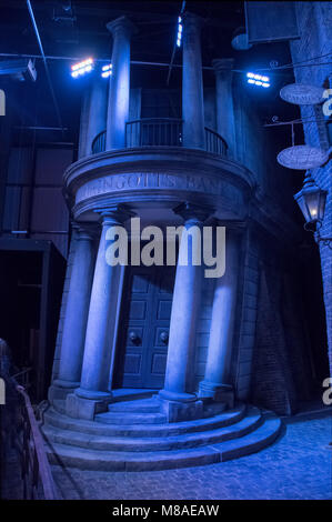 LEAVESDEN, Regno Unito - 24 FEBBRAIO 2018: Diagon Alley Gringotts bank visualizzazione alla realizzazione di Harry Potter tour di Warner Bros studio a Leavesden, REGNO UNITO Foto Stock