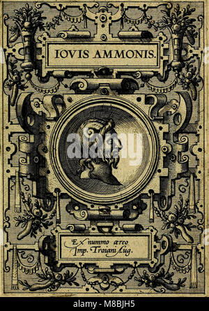 *Deorvm dearvmqve capita* (1602) è un'opera storica che esamina la monetazione antica, in particolare le teste di dei e divinità raffigurate sulle monete romane e greche. Compilato da Abraham Ortelius e illustrato da Francisco Sweertius, fornisce approfondimenti sulla numismatica e sull'iconografia antica. Il libro serve come risorsa per comprendere il significato religioso e culturale dei disegni di monete dell'antichità classica. Foto Stock
