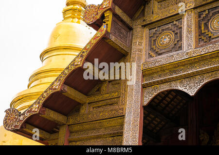 Tempio thailandese ingresso dettaglio, in Chiang Mai Thailandia Foto Stock