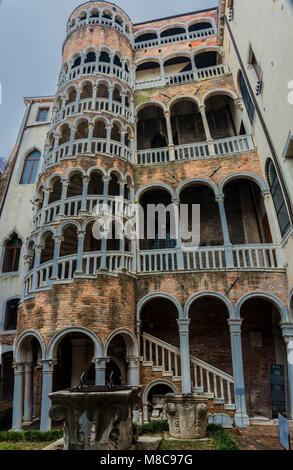 Impressionen aus Venedig - Palazzo Contarini del Bovolo Foto Stock