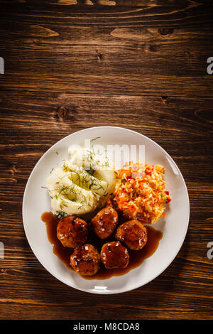 Le polpette di carne arrosto, purè di patate e verdure Foto Stock