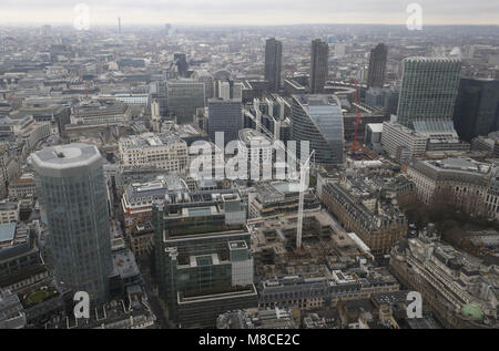 La città di Londra come si vede dalla vertigine bar in cima alla torre 42, Londra. Foto Stock