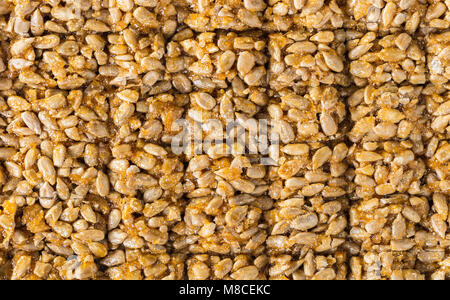 Food texture di sfondo di semi di girasole in caramel close-up Foto Stock