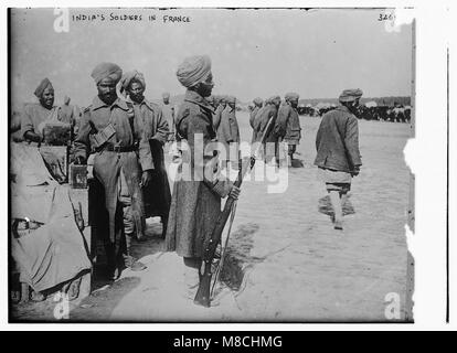 Soldati indiani in servizio in Francia durante la prima guerra mondiale, riflettendo il loro contributo alle forze alleate in varie battaglie e campagne. Foto Stock