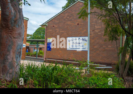 Suburban Loftus. Vista di Loftus scuola pubblica. LOFTUS. NSW. AUSTRALIA Foto Stock