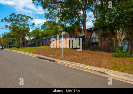 Suburban Loftus. Vista di Loftus scuola pubblica. LOFTUS. NSW. AUSTRALIA Foto Stock