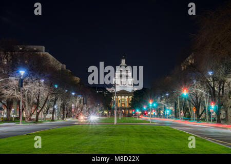 Vista notturna della storica California State Capitol a Sacramento, California Foto Stock