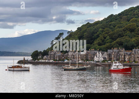 Oban, Scozia / Regno Unito - Lug 09 2017: barche a vela nella Baia Foto Stock