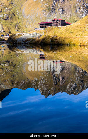 Lago Balea, montagna Fagaras, Carpazi, villaggio Cartisoara, distretto di Sibiu, Transilvania, Romania Foto Stock