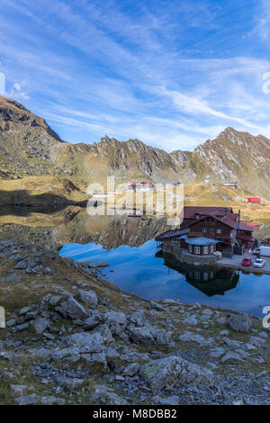 Lago Balea, montagna Fagaras, Carpazi, villaggio Cartisoara, distretto di Sibiu, Transilvania, Romania Foto Stock