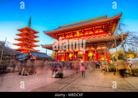 Vista notturna di Sensoji-ji Tempio di Asakusa, Tokyo, Giappone. Foto Stock