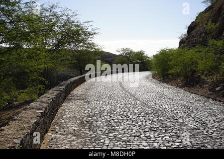 Strada Cobbeled nella parte occidentale del Santo Antao isola, tra Porto Novo e Lagedos, Capo Verde Foto Stock