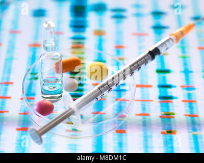 La ricerca farmaceutica sviluppo di medicina genetica, farmaco progettato per curare individui la salute mediante analisi di DNA Foto Stock