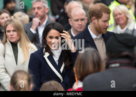 Melissa Markle e il principe Harry ha visitato Millennium Point in Birmingham sulla Giornata internazionale della donna. Il principe Harry e Meghan Markle parlando di fan. Foto Stock