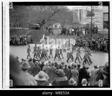 La parata Boy Scout, tenutasi il 21 aprile 1924, mostra il ruolo dell'organizzazione nelle attività giovanili americane e la sua influenza sull'impegno della comunità durante questo periodo. Foto Stock