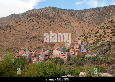 Il villaggio di Setti-Fatma annidato nelle montagne Atlas in Marocco. Foto Stock