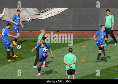 Tehran, Iran. 16 marzo, 2018. Il 16 marzo 2018. Iran National Football Team training session, un giorno prima della fiera Firndly corrispondono a Sierra Leone squadra nazionale di Azadi Stadium Vouria Ghafouri(2),Kaveh Rezaee (19),il Ramino Rezaeeian(23) Credito: Saeid Zareian/Alamy Live News Foto Stock