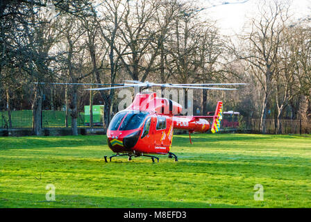 Londra, UK, 16/03/20018 London Air Ambulance in azione su Wandsworth comune. Credito: JOHNNY ARMSTEAD/Alamy Live News Foto Stock