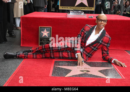 Los Angeles, Ca, Stati Uniti d'America. 16 Mar, 2018. RuPaul foto della cerimonia in onore di RuPaul sulla Hollywood Walk of Fame a Los Angeles, la California il 16 marzo 2018. Credito: Faye Sadou/media/punzone Alamy Live News Foto Stock