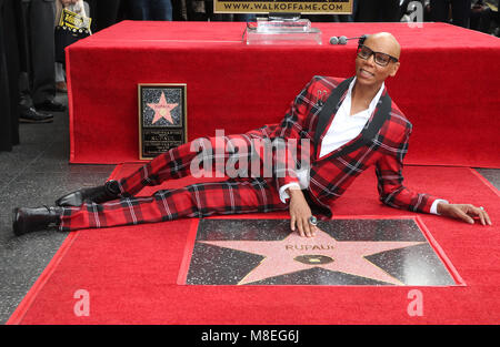 Los Angeles, Ca, Stati Uniti d'America. 16 Mar, 2018. RuPaul foto della cerimonia in onore di RuPaul sulla Hollywood Walk of Fame a Los Angeles, la California il 16 marzo 2018. Credito: Faye Sadou/media/punzone Alamy Live News Foto Stock