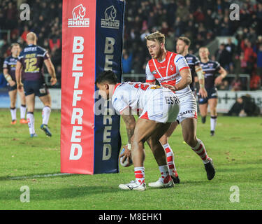 16 marzo 2018, totalmente Wicked Stadium, St Helens,Merseyside, Inghilterra; Betfred Super League Rugby, Round 6, St Helens versus Leeds rinoceronti; Ben Barba di St Helens passa per una prova Foto Stock