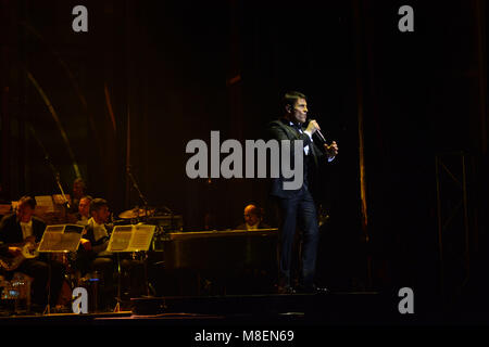 Napoli, Italia. 16 Mar, 2018. Sal Da Vinci, Italiano cantante e attore si esibisce dal vivo con il suo spettacolo 'Sinfonie in Sal maggiore" al Teatro Augusteo a Napoli. Foto Stock