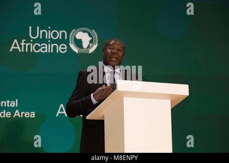 (180317) -- KIGALI, Marzo 17, 2018 (Xinhua) -- Quartey Kwesi, vice presidente dell Unione Africana (AU) Commissione, parla nel corso di una riunione del Comitato dei Rappresentanti Permanenti (PRC) dell'AU a Kigali, Ruanda, il 17 marzo 2018. I leader africani si sono tenuti a firmare un accordo che lancerà continentale africana Zona di Libero Commercio (AfCFTA) in corrispondenza di un vertice straordinario dell'Unione africana (UA) ha dato dei calci a fuori qui il sabato. Il vertice ha iniziato sabato con una riunione del Comitato dei Rappresentanti Permanenti (PRC) dell'AU, una riunione preparatoria dei capi di Stato e di governo summ Foto Stock