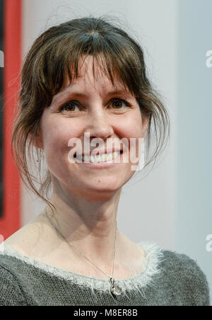 17 marzo 2018, Germania, Lipsia: Autore Solveig Engel riceve un Indie autore premio alla fiera del libro di Lipsia. Questo anno di Leipzig Book Fair corre da 15 - 18 Marzo. Foto: Jens Kalaene/dpa Foto Stock