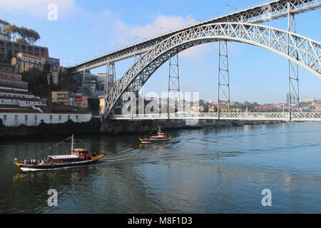 Il Dom Luiz i bridge a Porto (Portogallo). Foto Stock