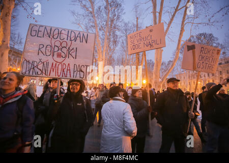 Zagabria, Croazia - 3 marzo, 2018 : i manifestanti con le schede che protestavano contro l'esecuzione finanziaria diritto, che terrorizzano finanziariamente bloccato p Foto Stock