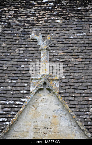 Il XIV secolo sala Tithe Barn vicino al Kennet and Avon canal in Bradford on Avon nel Wiltshire, Inghilterra sudoccidentale Foto Stock