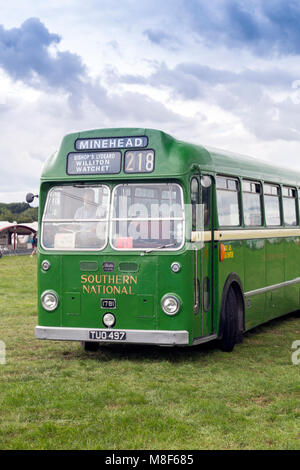 Un edificio restaurato del 1951 Bristol LS5G Southern allenatore nazionale No.1781 al 2017 Norton Fitzwarren Rally di vapore, Somerset, Inghilterra, Regno Unito Foto Stock