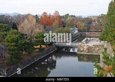 Vista di un fossato, il Castello di Nijo, Kyoto, Giappone Foto Stock