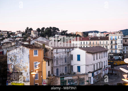 Una vista generale del centro di Aubagne, Francia Foto Stock