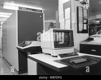 Vintage computer in uso negli uffici Foto Stock