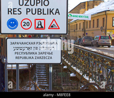 VIlnius, Lituania - 05 Gennaio 2017: ingresso firmare alla Repubblica di Uzupis, un quartiere bohemic a Vilnius Foto Stock