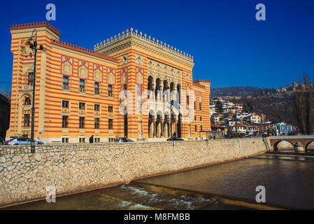 SARAJEVO, BOSNIA-ERZEGOVINA - FEBBRAIO, 16: Vista della Biblioteca Nazionale e Universitaria della Bosnia ed Erzegovina il 16 febbraio 2018 Foto Stock