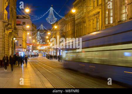 La strada principale della città Zagabria decorate durante l'Avvento, Croazia Foto Stock