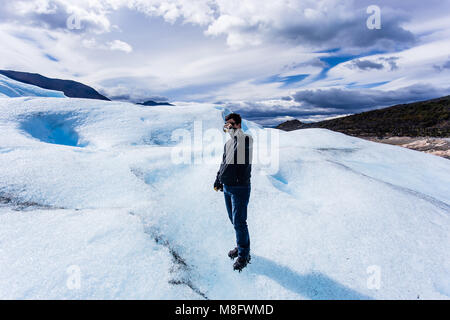 Il Ghiacciaio Perito Moreno è un ghiacciaio situato nel parco nazionale Los Glaciares in Santa Cruz Provincia, Argentina. Foto Stock