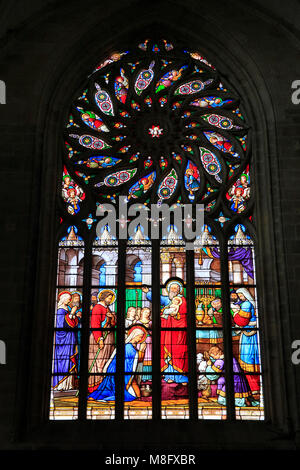 Saint Malo chiesa a Dinan, finestre di vetro macchiate, Cotes d'Armor, Bretagne, Francia, Europa Foto Stock