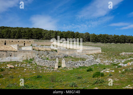 Cascina chiamato Jazzo tipico della regione di Murgia. La puglia, Italia. Foto Stock