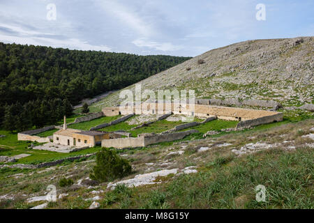 Cascina chiamato Jazzo tipico della regione di Murgia. La puglia, Italia. Foto Stock